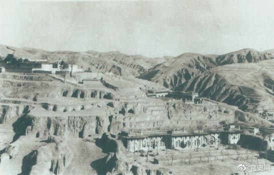 1947年12月25日至28日，中共中央在陜北米脂楊家溝召開擴(kuò)大會(huì)議（十二月會(huì)議）。圖為會(huì)議會(huì)址。